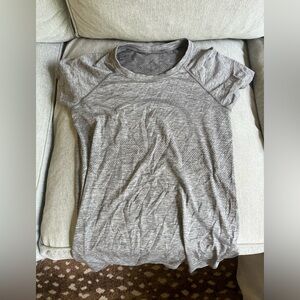 Lululemon heathered gray short sleeve swiftly tech